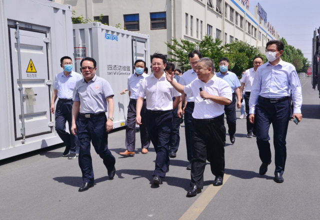 市人大常委會(huì )委員張弢帶隊到新風(fēng)光公司專(zhuān)題調研