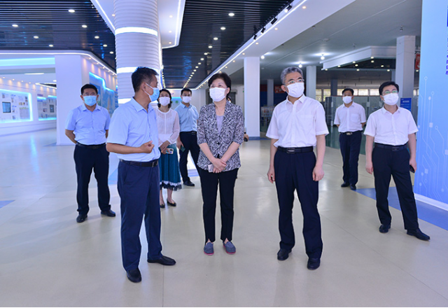 濟寧市政協(xié)主席、黨組書(shū)記霍媛媛到新風(fēng)光公司調研