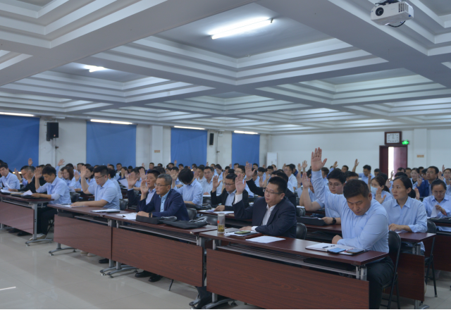 新風(fēng)光第四屆四次職工代表大會(huì )暨勞模表彰大會(huì )召開(kāi)